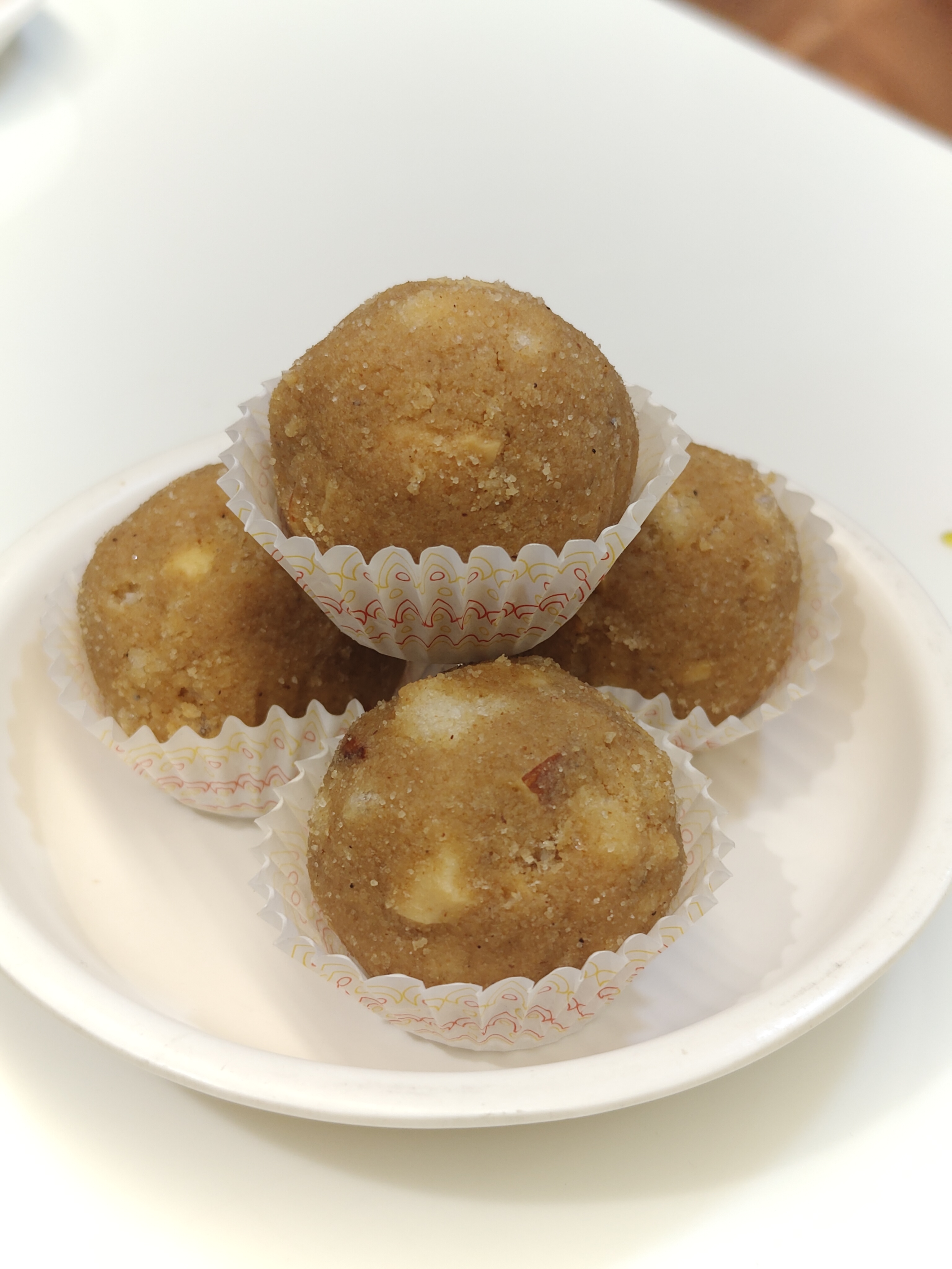 Atta Gond Laddu